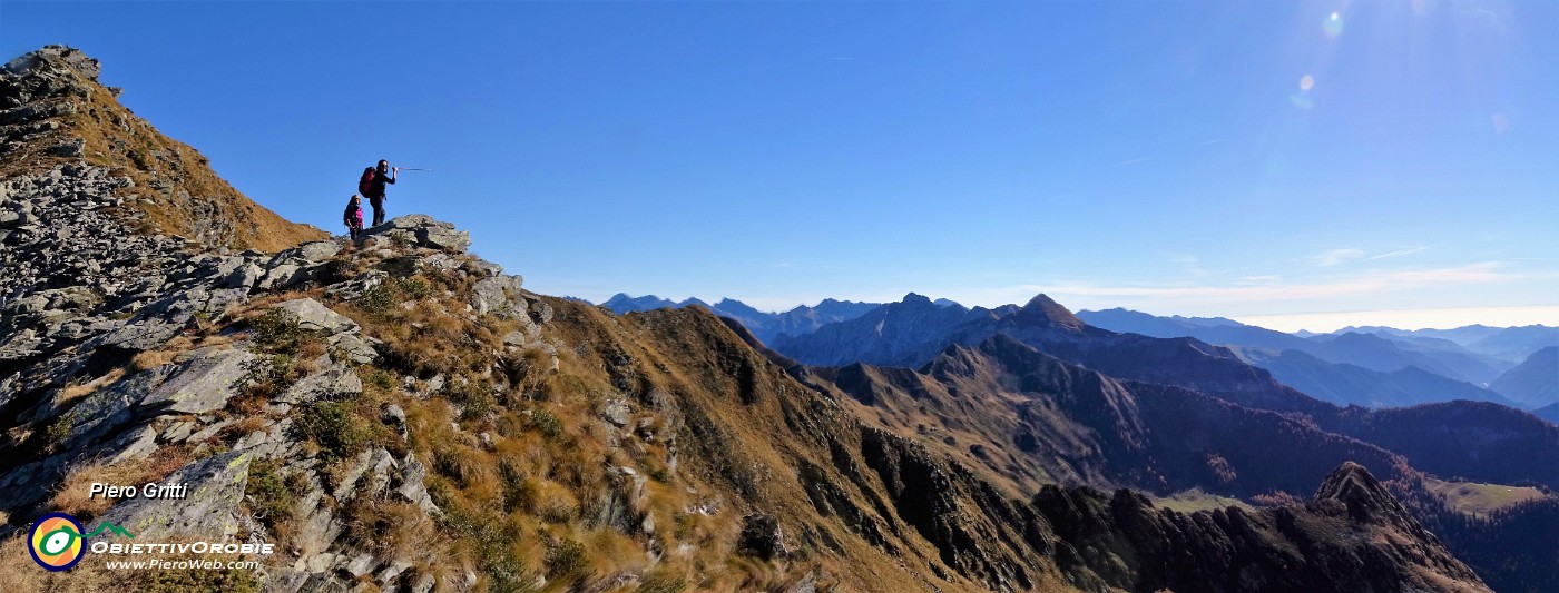 53  In cresta per il Tartano a sx con vista su Val Brembana.jpg